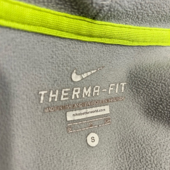 Women’s Nike thermafit small jacket - Picture 7 of 7